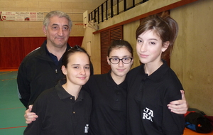 Valentine CAYRAT, Dorine ZANETTON et Anouck MOREAU avec Bernard PADOVANI